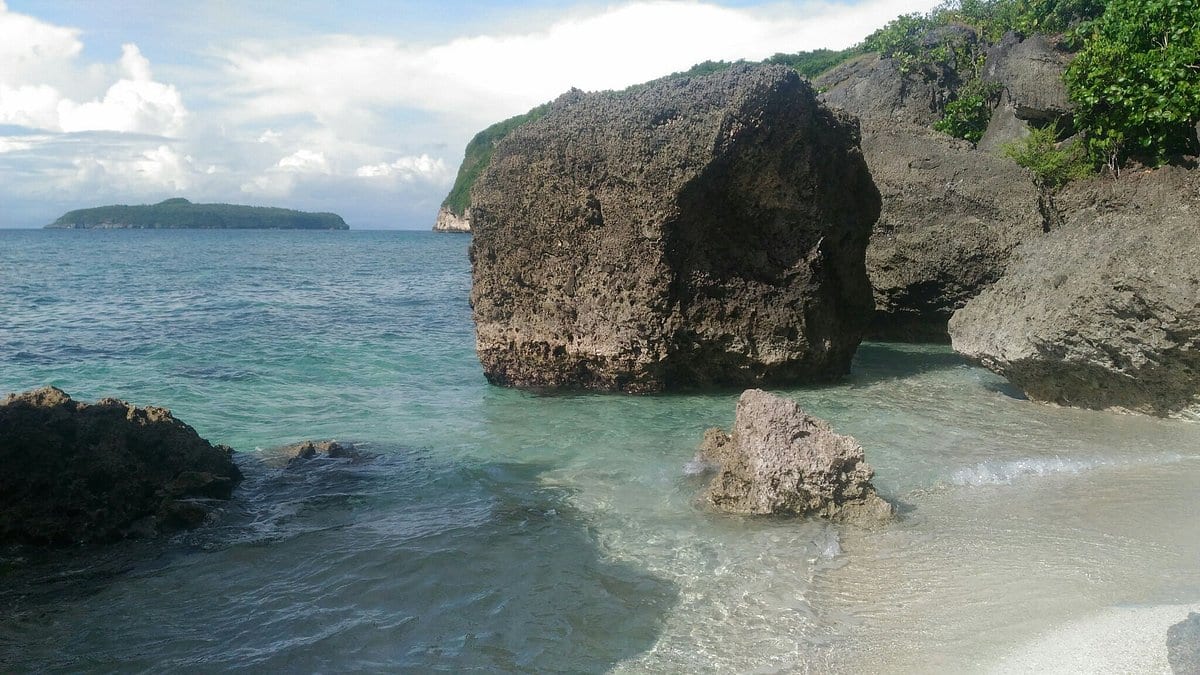 Tres Reyes Islands — Attraction in Gasan, Marinduque